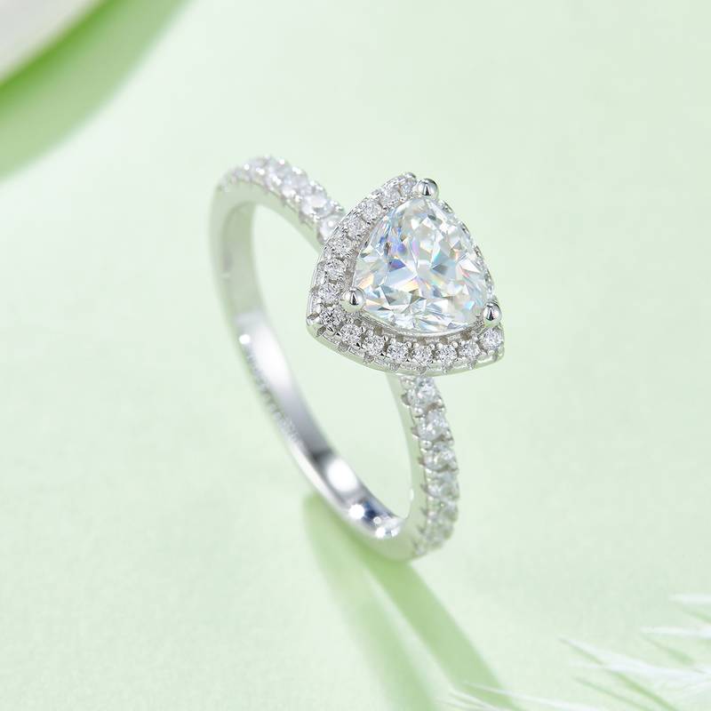 Affordable Luxury三角形S925银镀白金MoissaniteWomen's Ring1.0ctD级